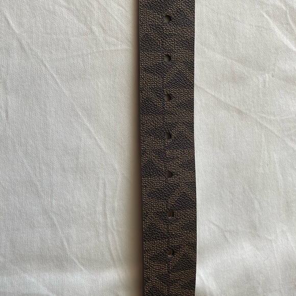 Michael Kors Women’s Mini Chain Logo Belt 551802.  Large - Picture 2 of 7